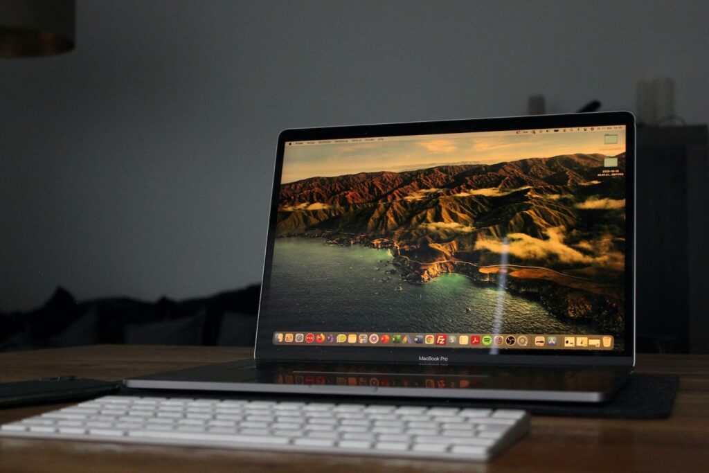 How to Connect Two Macbooks for a Dual Display Wirelessly